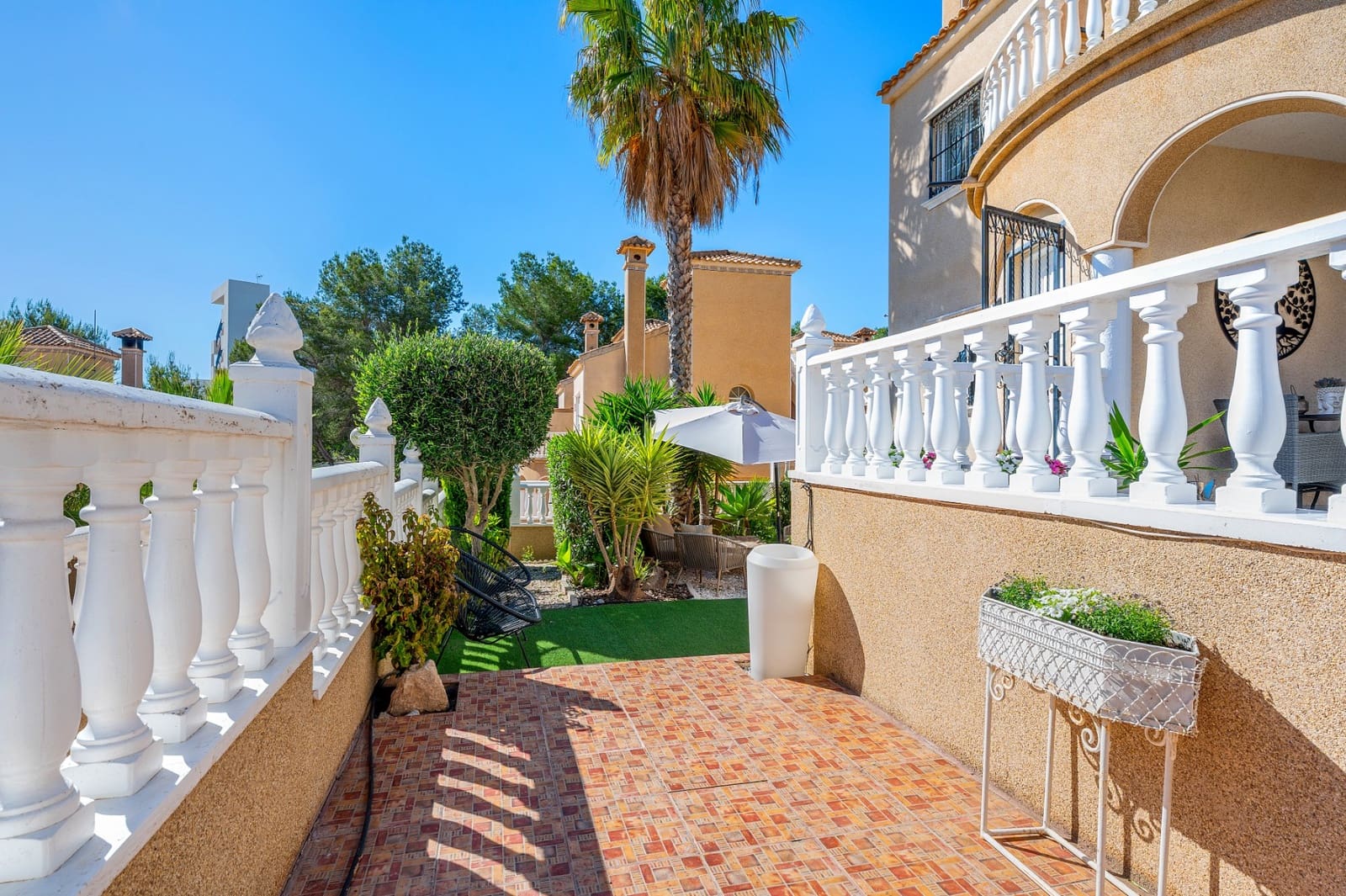 3 Zimmer Villa zu verkaufen in Villamartin mit Pool - 265.000 € (Ref: 9985922)