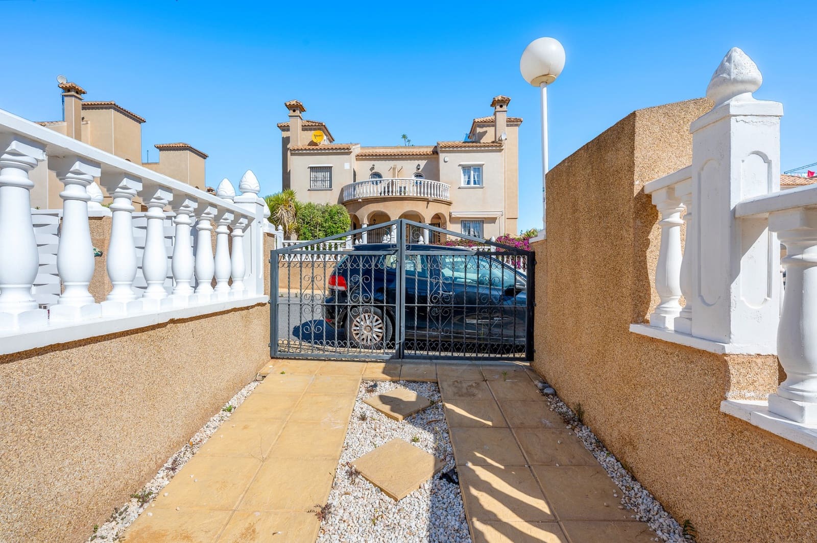 3 Zimmer Villa zu verkaufen in Villamartin mit Pool - 265.000 € (Ref: 9985922)
