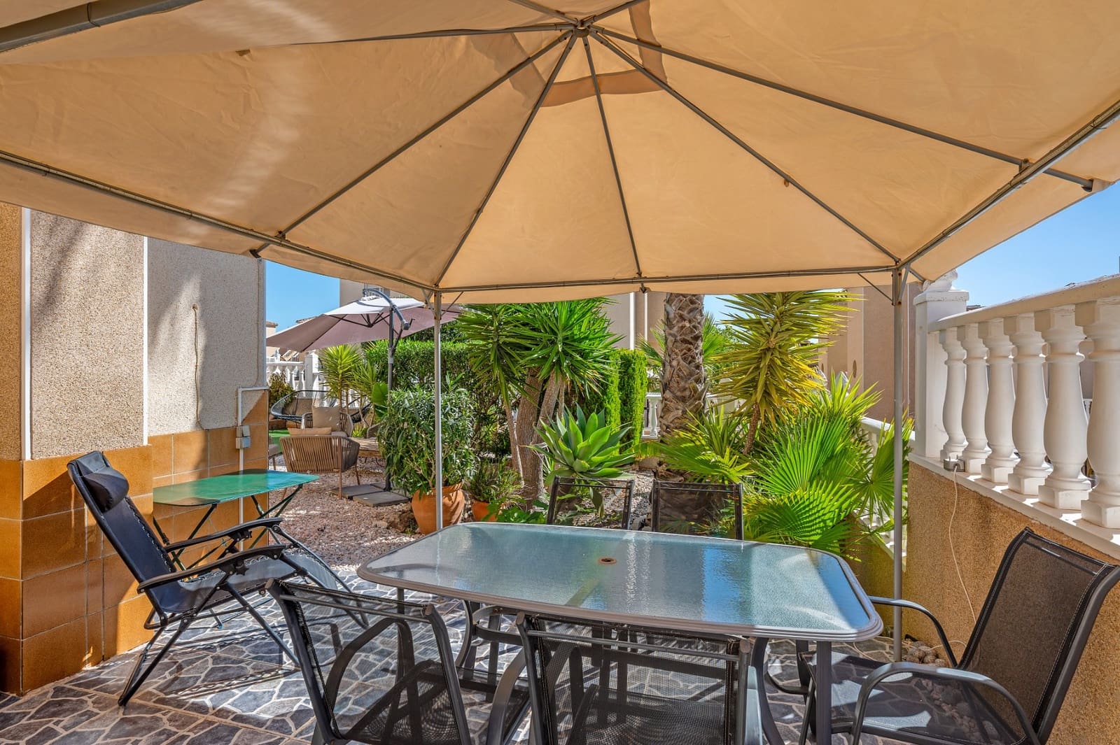 3 Zimmer Villa zu verkaufen in Villamartin mit Pool - 265.000 € (Ref: 9985922)