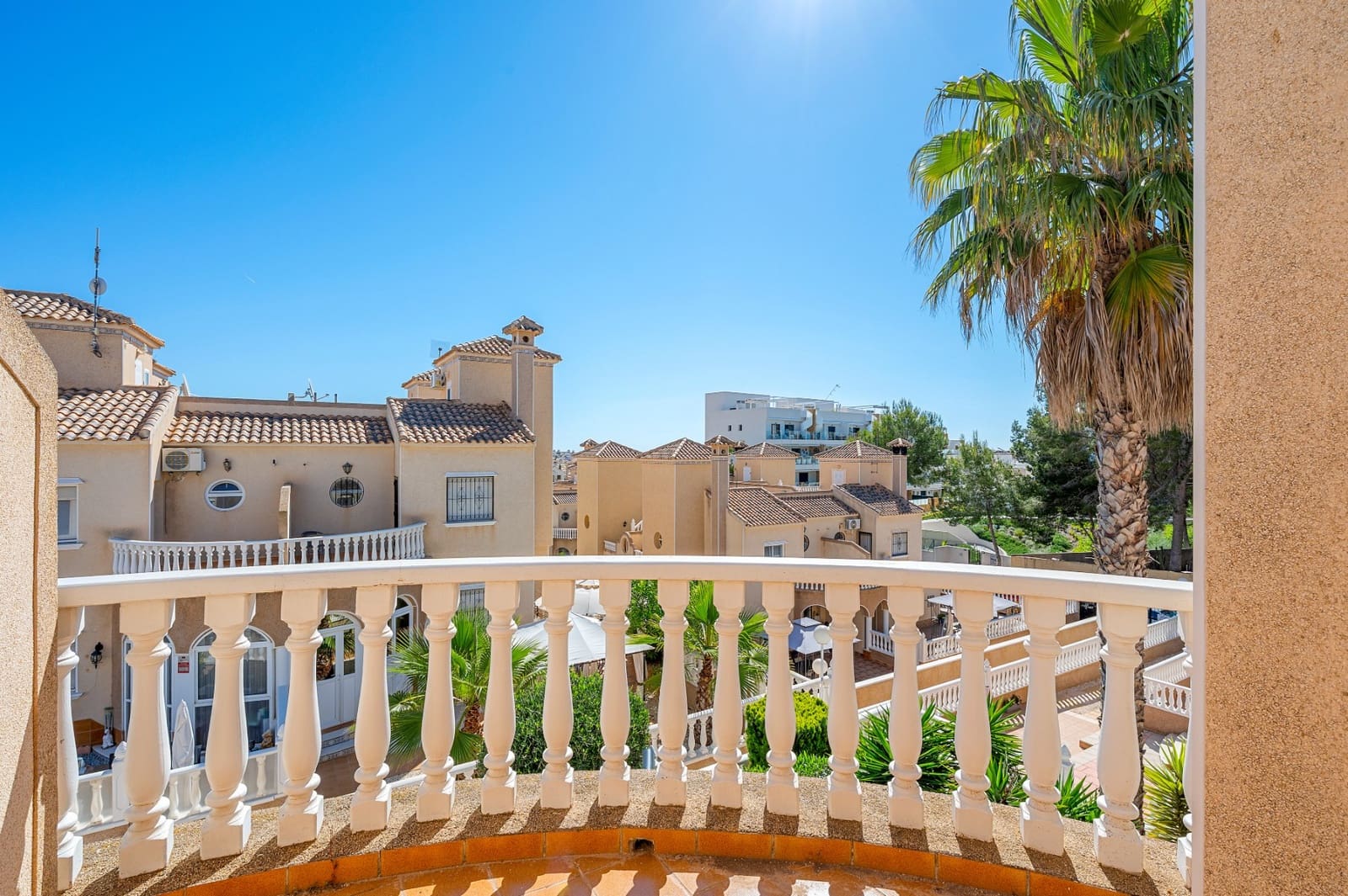3 Zimmer Villa zu verkaufen in Villamartin mit Pool - 265.000 € (Ref: 9985922)