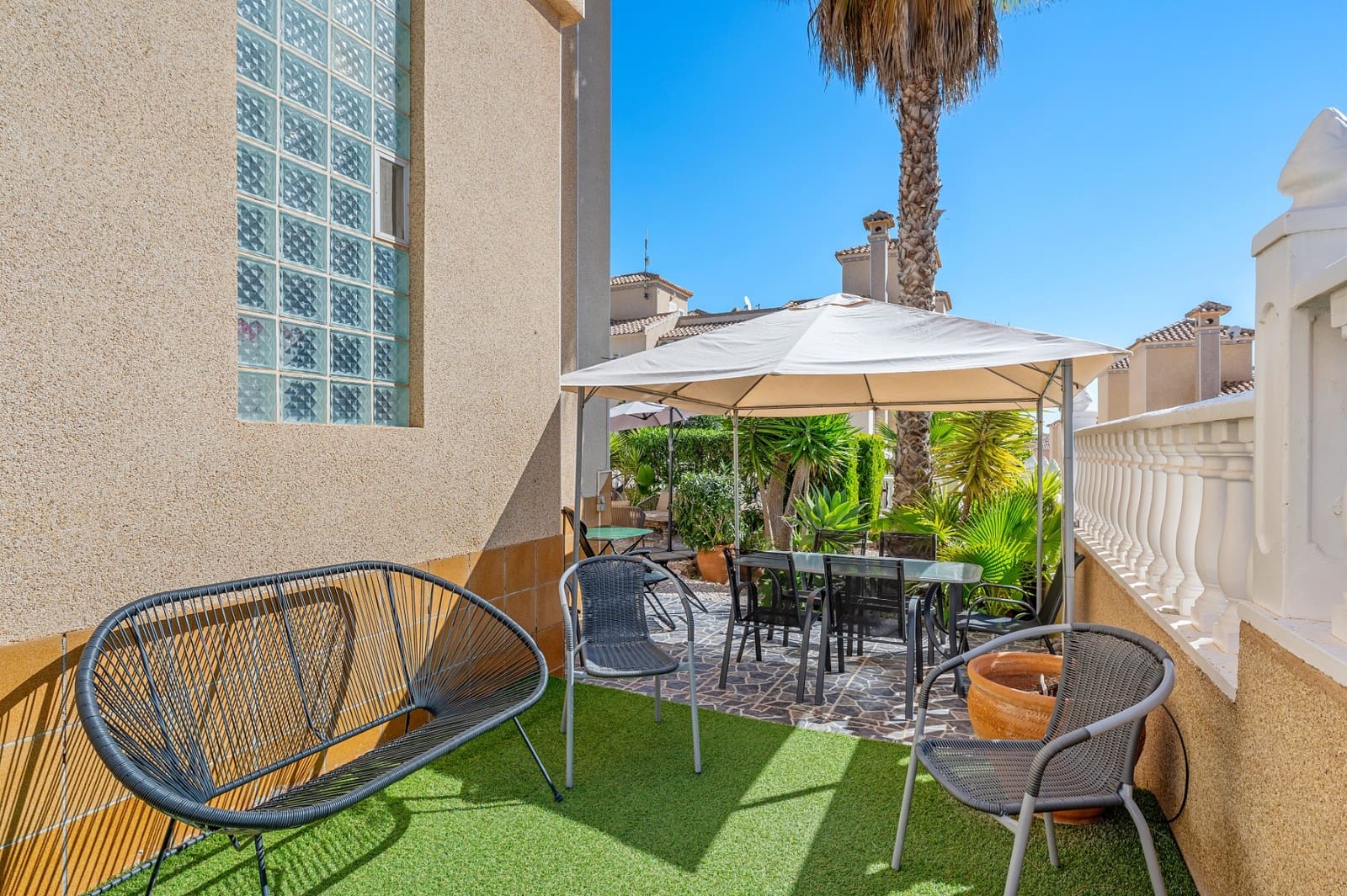 3 Zimmer Villa zu verkaufen in Villamartin mit Pool - 265.000 € (Ref: 9985922)