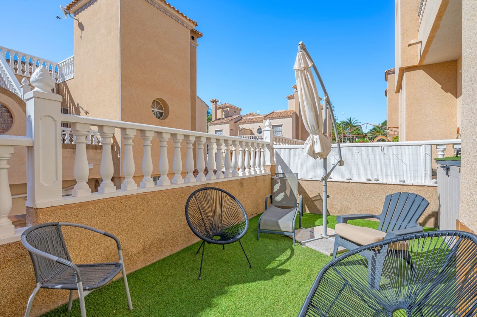 3 Zimmer Villa zu verkaufen in Villamartin mit Pool - 265.000 € (Ref: 9985922)