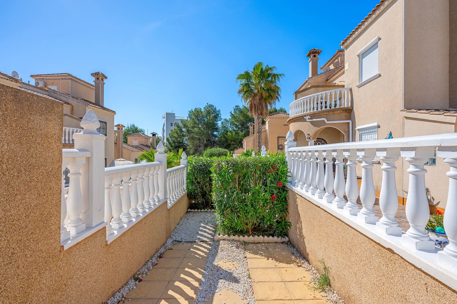 3 Zimmer Villa zu verkaufen in Villamartin mit Pool - 265.000 € (Ref: 9985922)