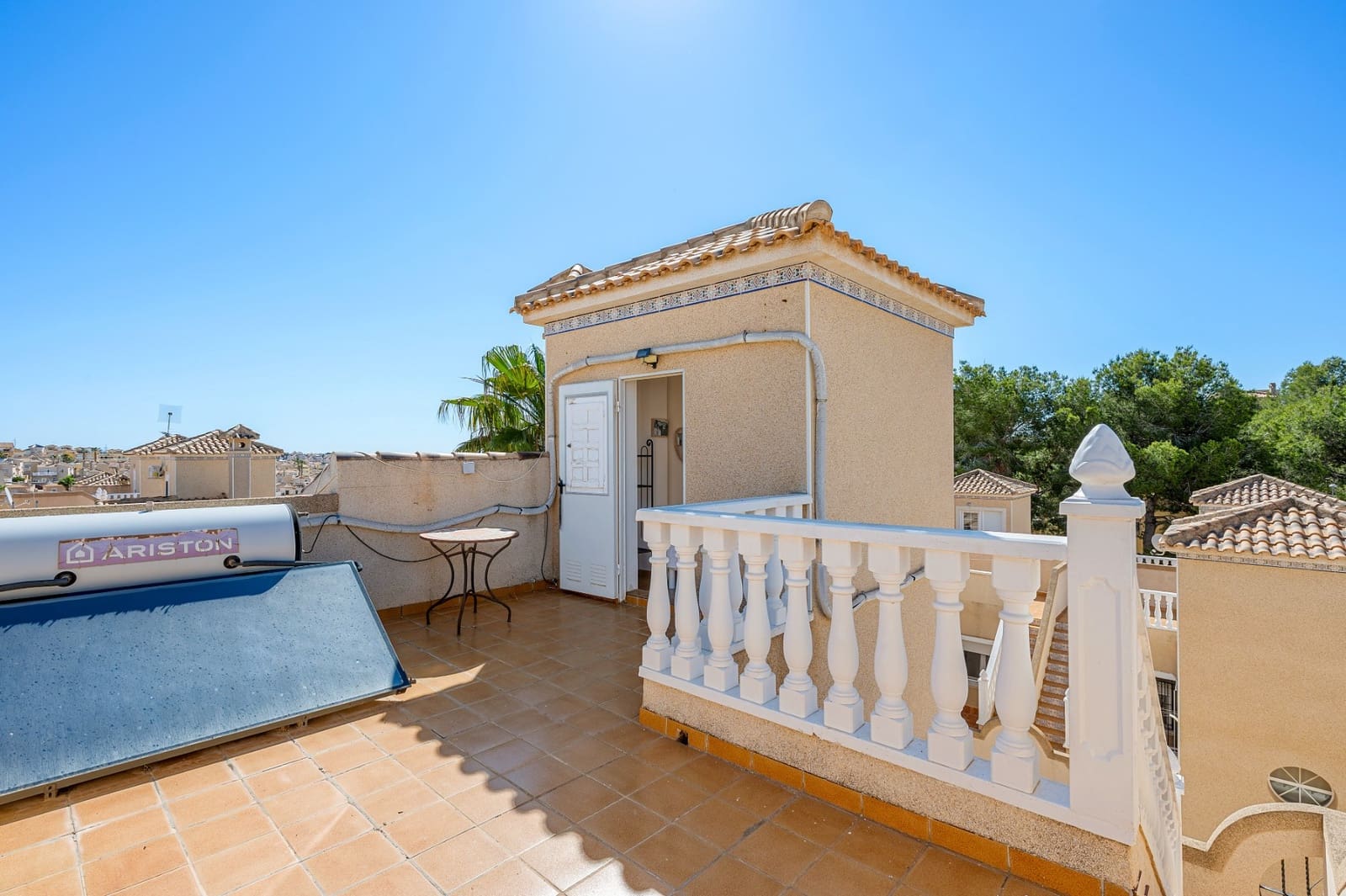 3 Zimmer Villa zu verkaufen in Villamartin mit Pool - 265.000 € (Ref: 9985922)