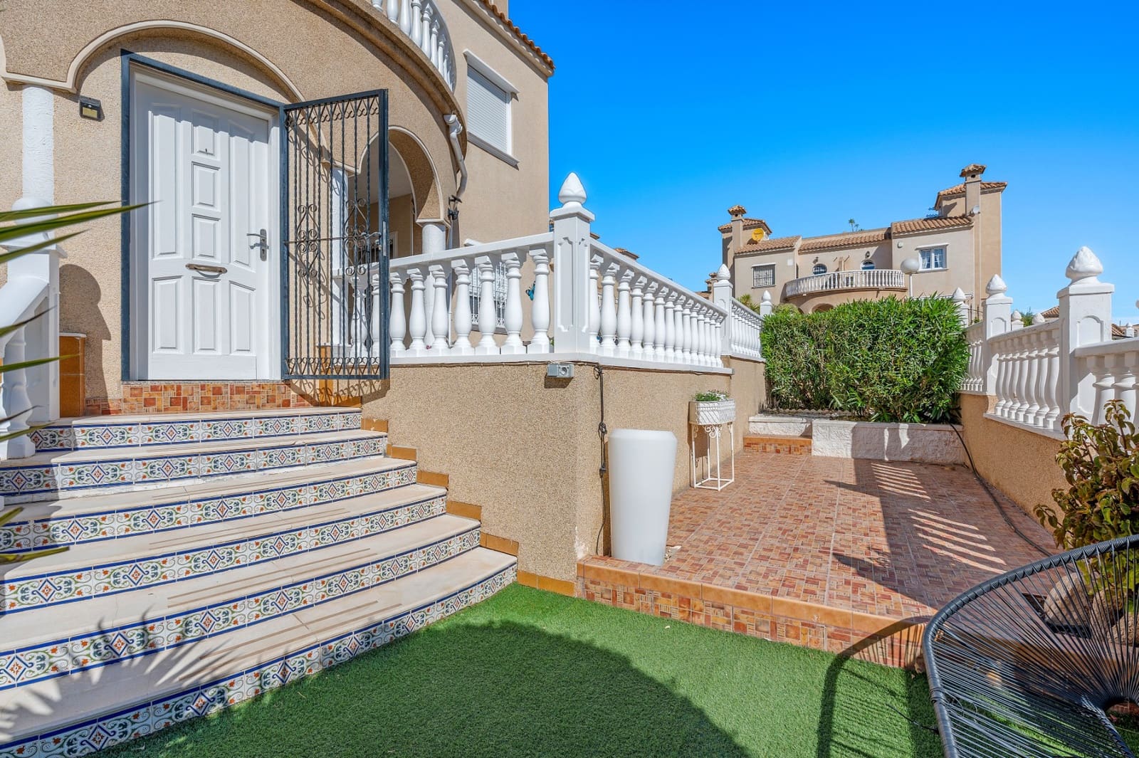 3 Zimmer Villa zu verkaufen in Villamartin mit Pool - 265.000 € (Ref: 9985922)