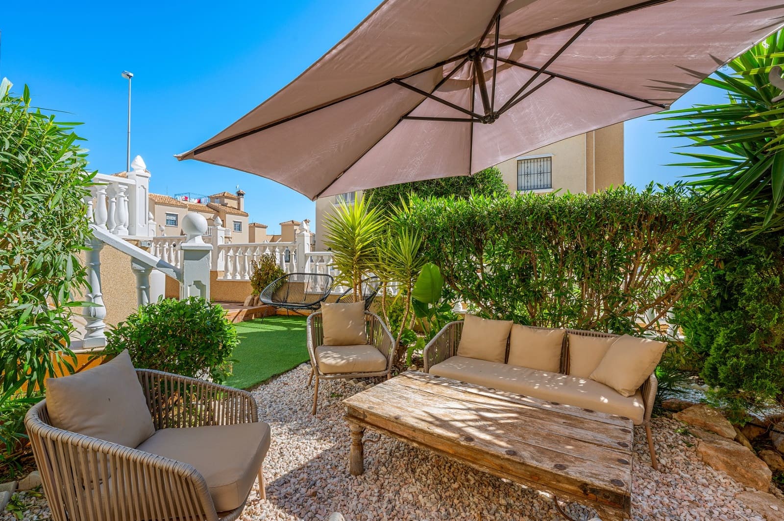 3 Zimmer Villa zu verkaufen in Villamartin mit Pool - 265.000 € (Ref: 9985922)