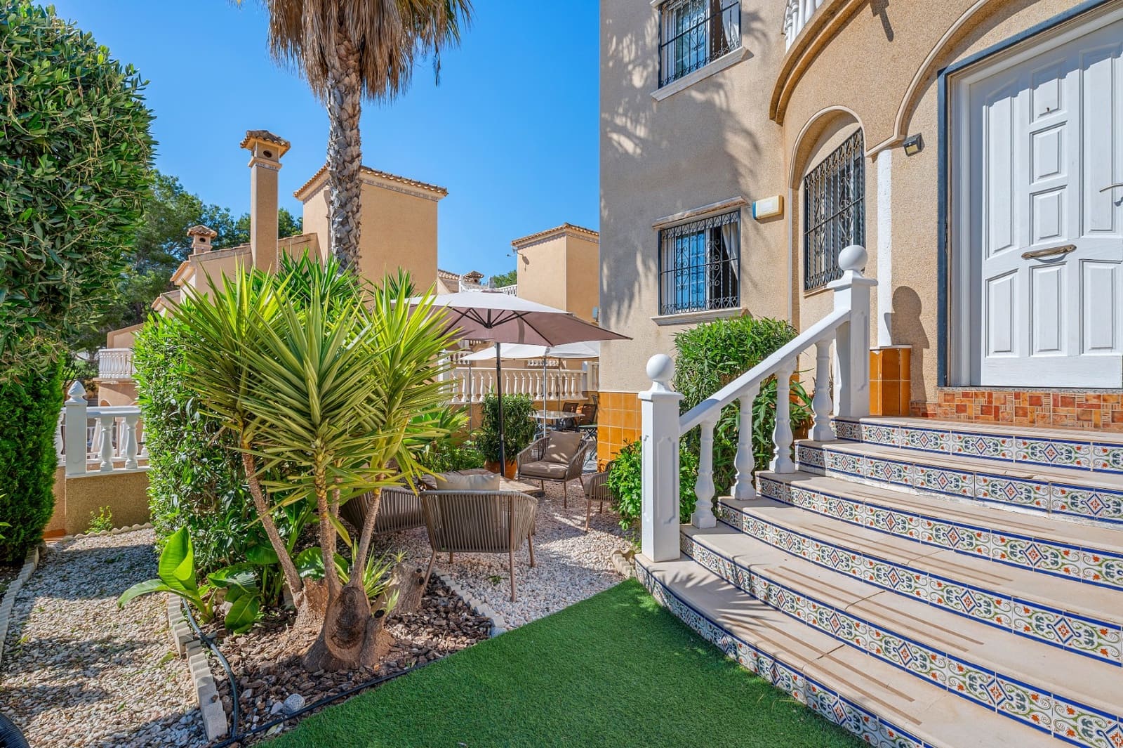 3 Zimmer Villa zu verkaufen in Villamartin mit Pool - 265.000 € (Ref: 9985922)