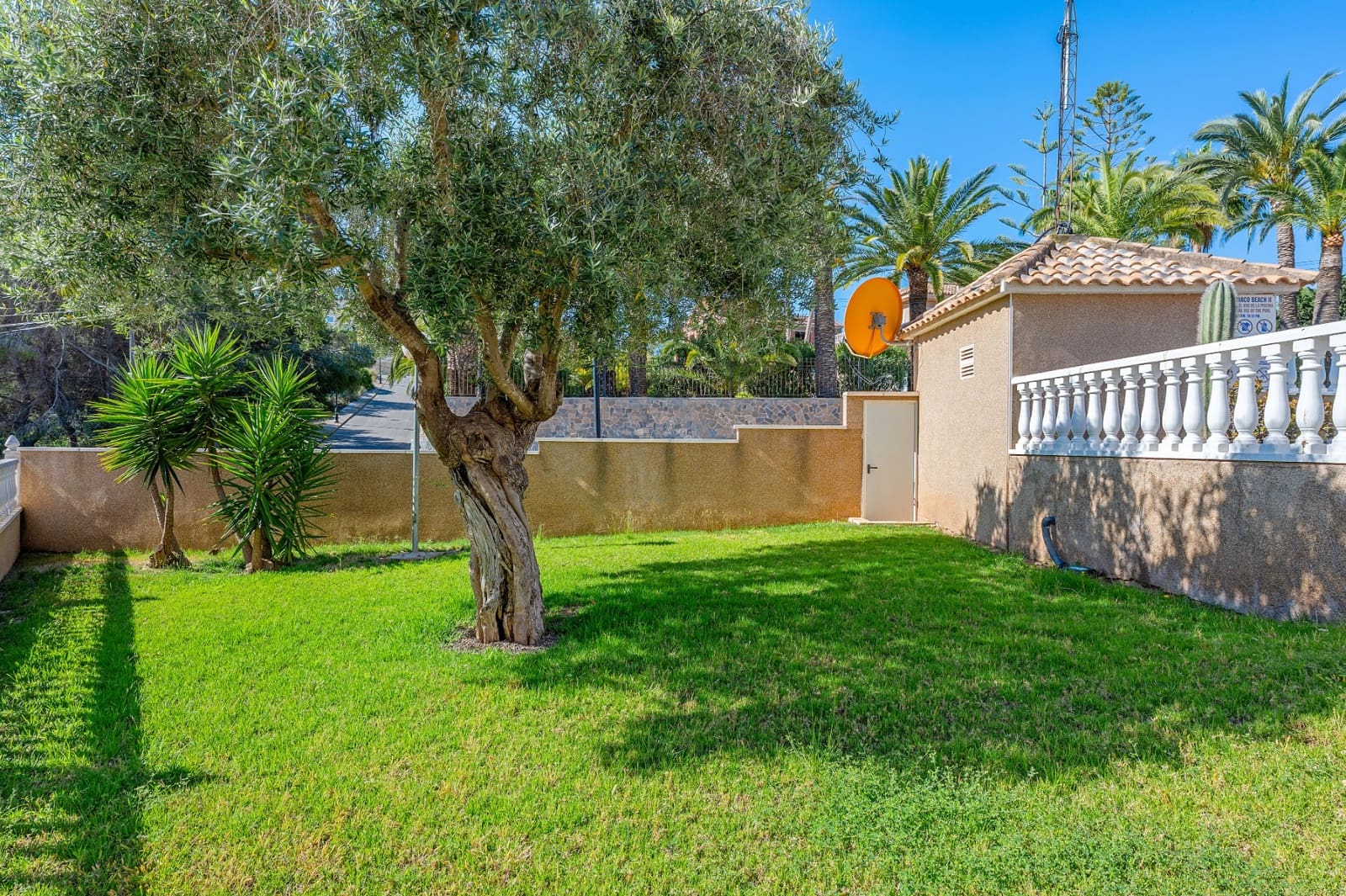 3 Zimmer Villa zu verkaufen in Villamartin mit Pool - 265.000 € (Ref: 9985922)