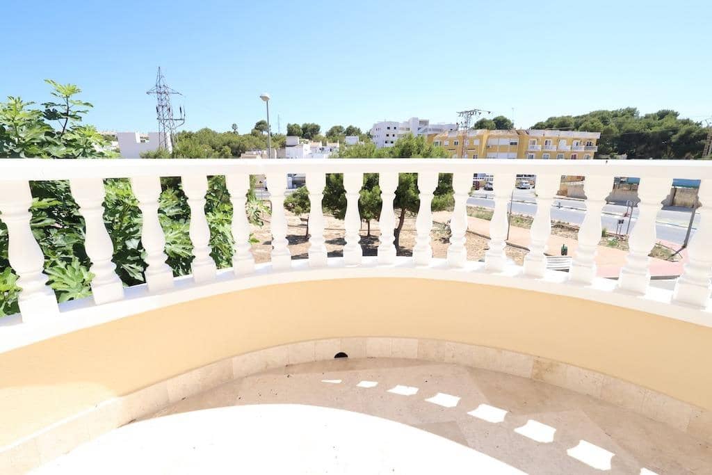 Chalet de 3 habitaciones en Villamartin en venta - 250.000 € (Ref: 9989903)