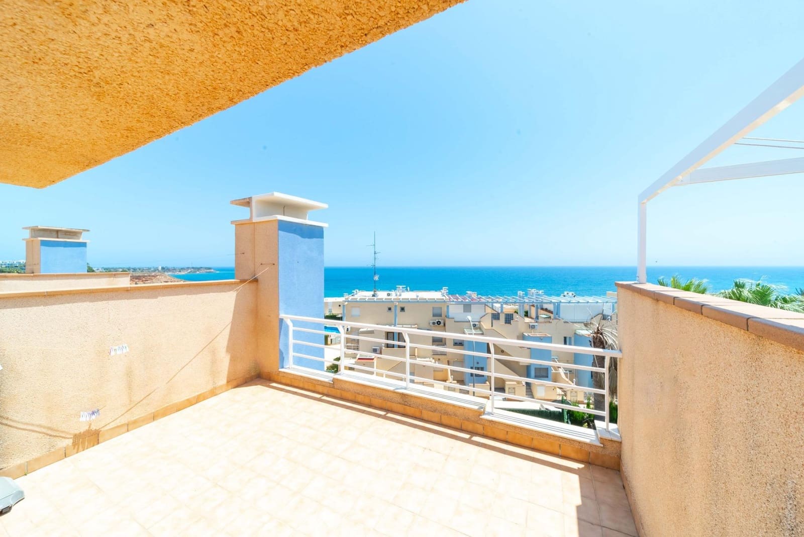 3 makuuhuone Omakotitalo myytävänä paikassa Dehesa de Campoamor - 450 000 € (Ref: 9989910)