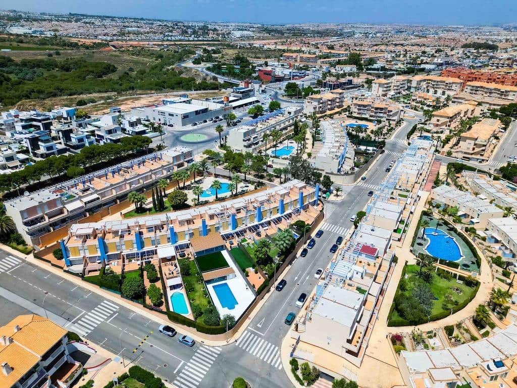 3 makuuhuone Omakotitalo myytävänä paikassa Dehesa de Campoamor - 450 000 € (Ref: 9989910)
