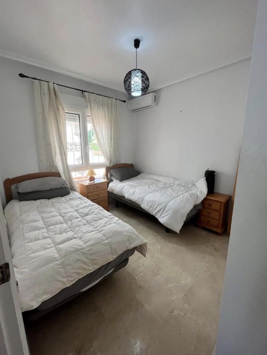 2 soveværelse Lejlighed til salg i Villamartin med swimmingpool - € 184.950 (Ref: 9989918)