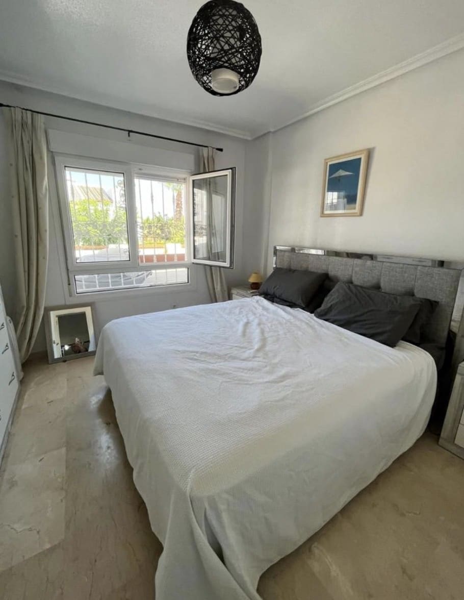 2 soveværelse Lejlighed til salg i Villamartin med swimmingpool - € 184.950 (Ref: 9989918)