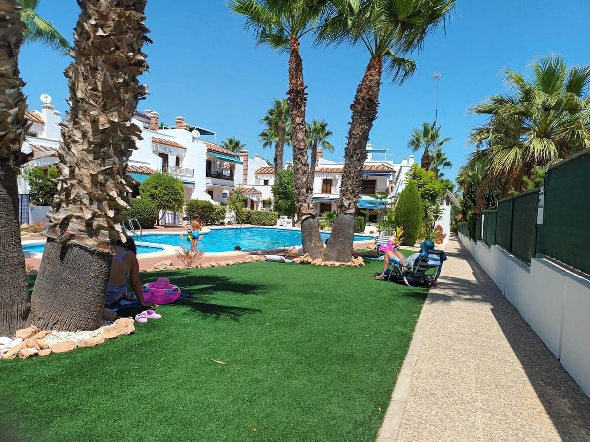 2 soveværelse Lejlighed til salg i Villamartin med swimmingpool - € 184.950 (Ref: 9989918)