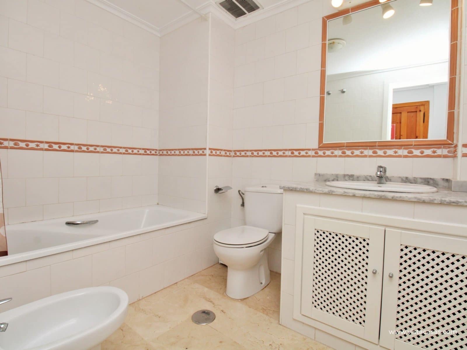 2 soveværelse Lejlighed til salg i Villamartin med swimmingpool - € 184.950 (Ref: 9989918)