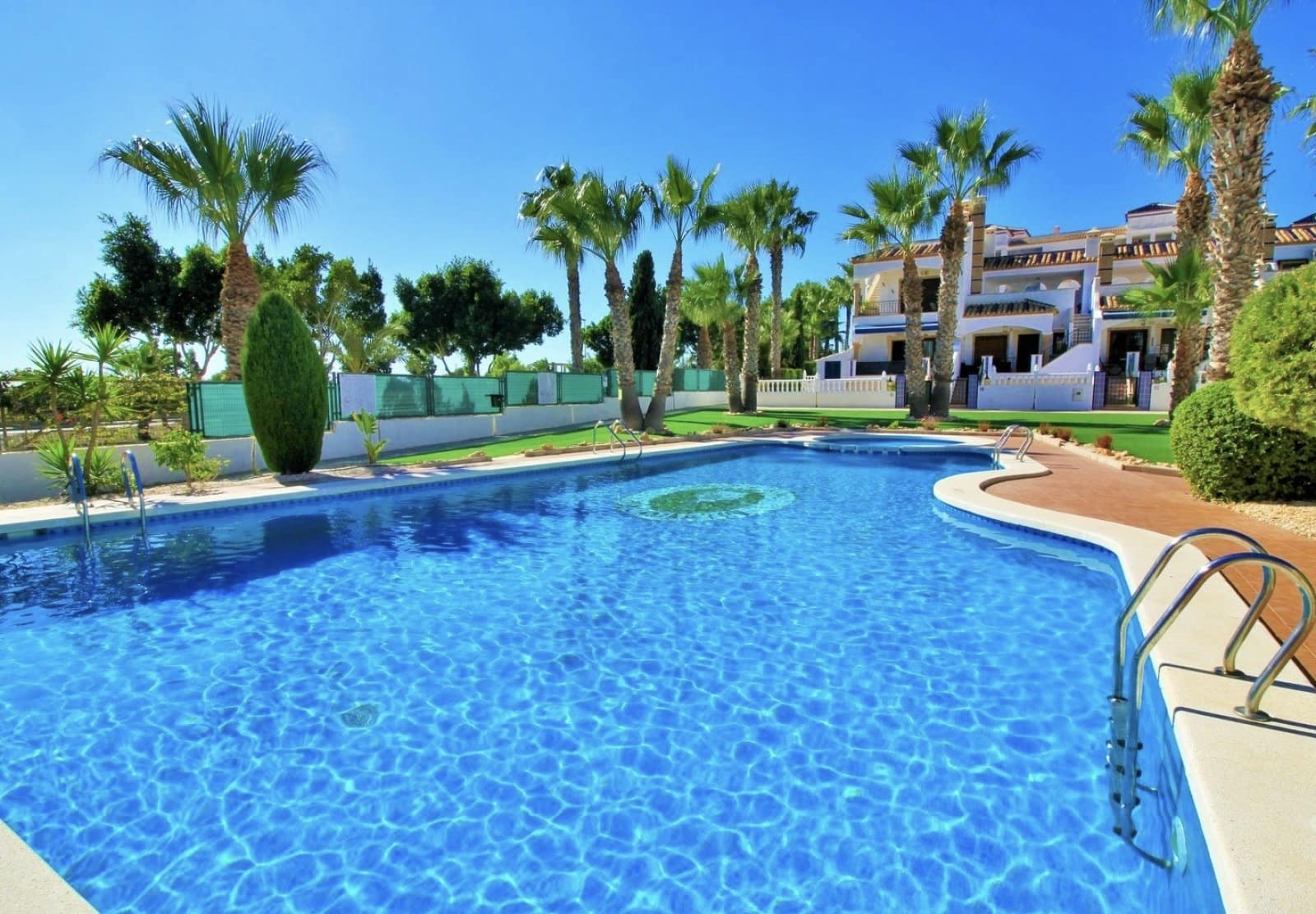 2 soveværelse Lejlighed til salg i Villamartin med swimmingpool - € 184.950 (Ref: 9989918)