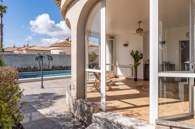 3 soverom Villa til salgs i Playa Flamenca, Orihuela med svømmebasseng garasje - € 560 000 (Ref: 9989919)
