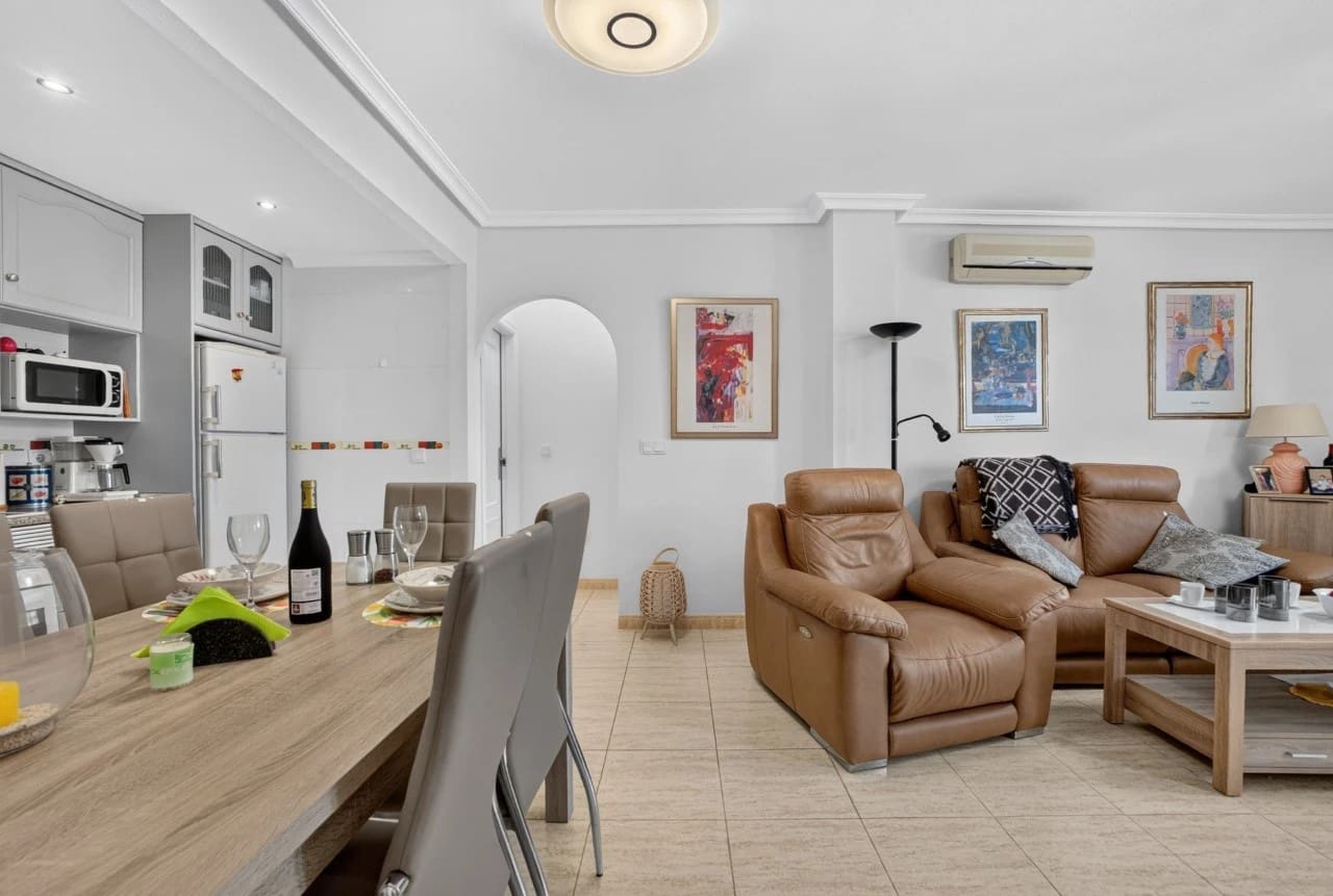 Hus till salu i Playa Flamenca med pool - 226 000 € (Ref: 9993608)
