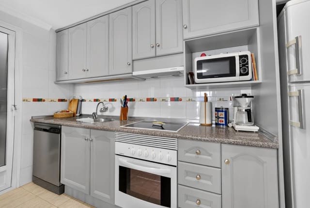 Hus til salgs i Playa Flamenca, Orihuela med svømmebasseng - € 226 000 (Ref: 9993608)