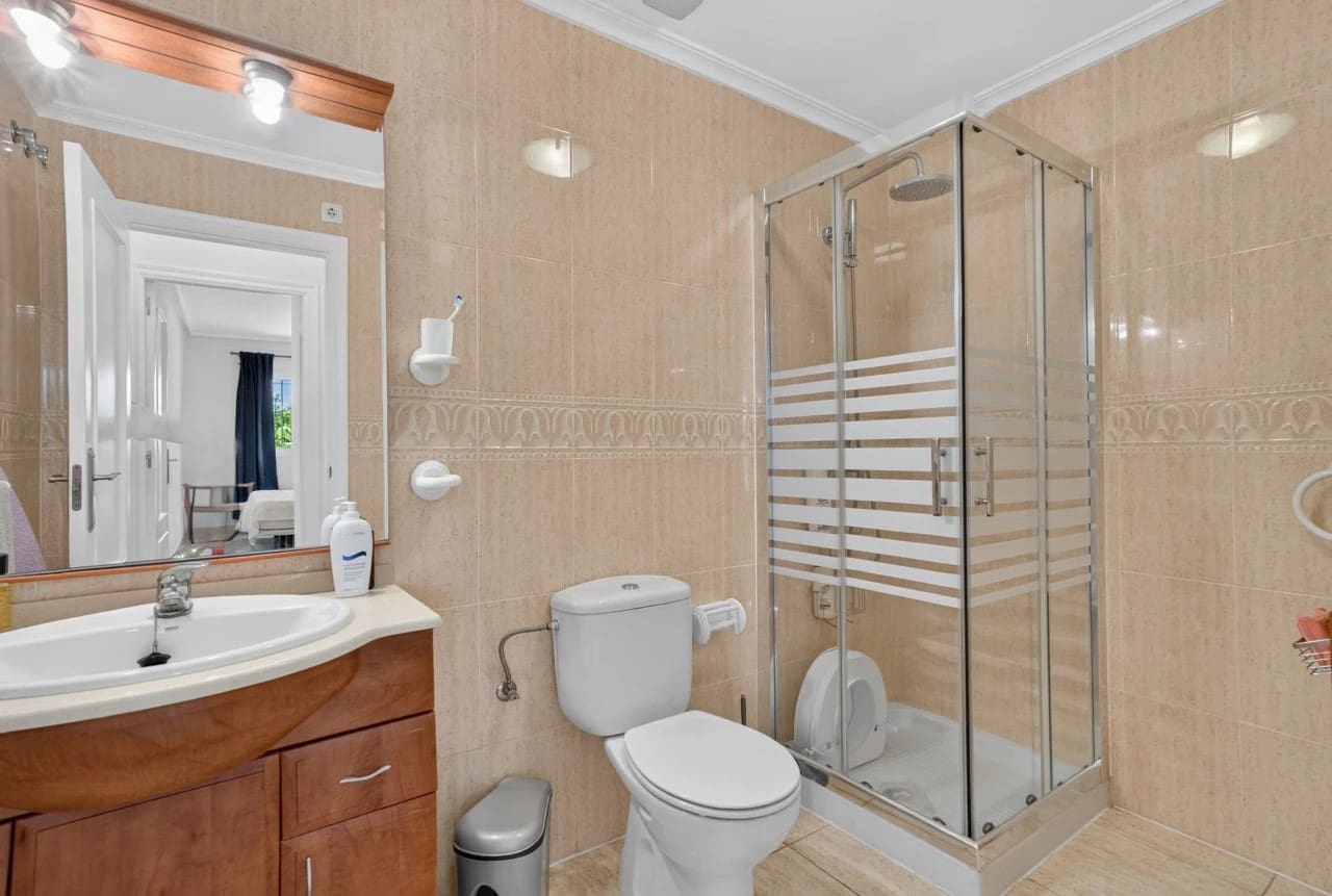 Hus till salu i Playa Flamenca med pool - 226 000 € (Ref: 9993608)