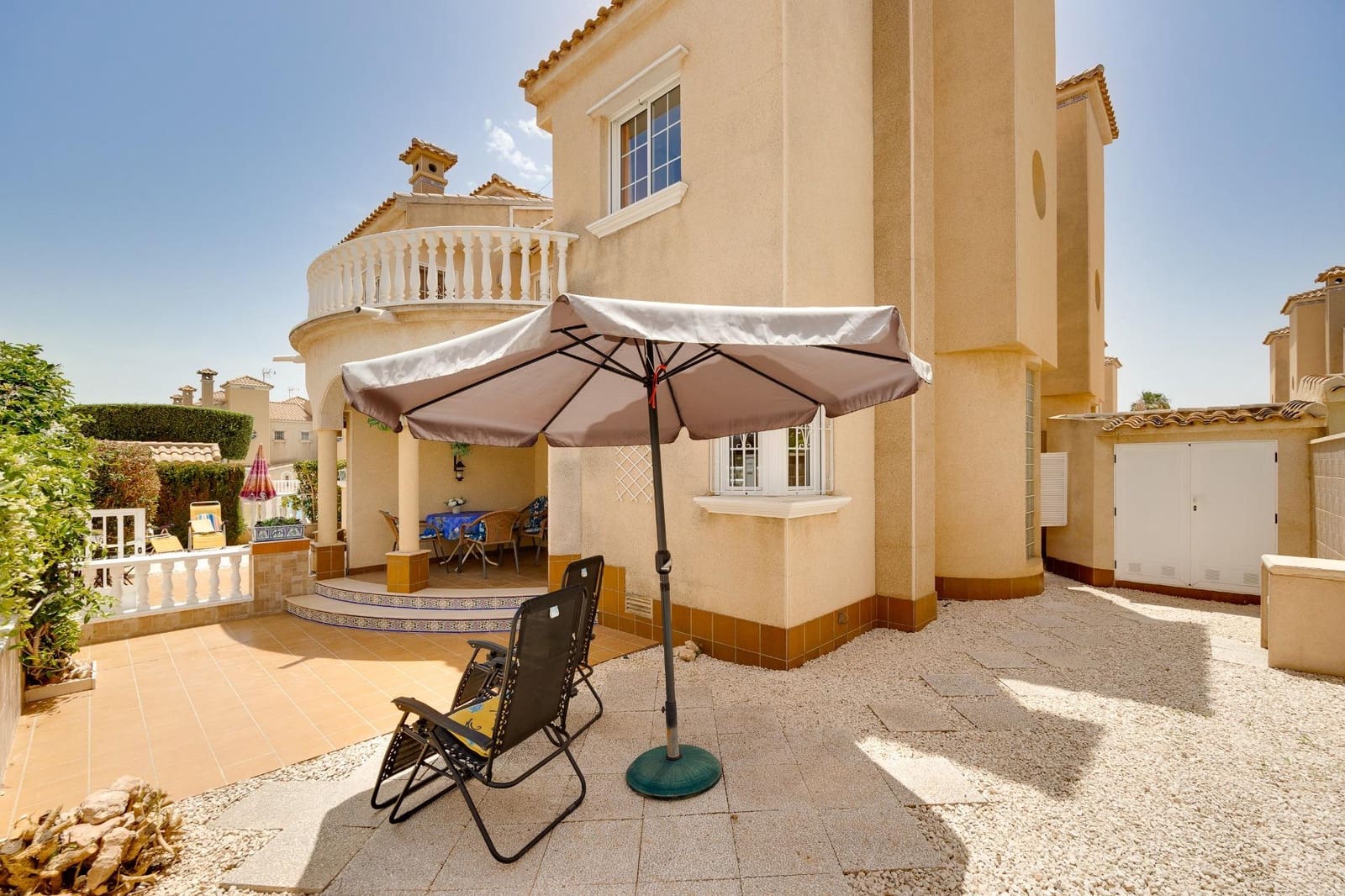 Casa de 2 habitaciones en Alicante / Alacant ciudad en venta - 215.000 € (Ref: 9995429)