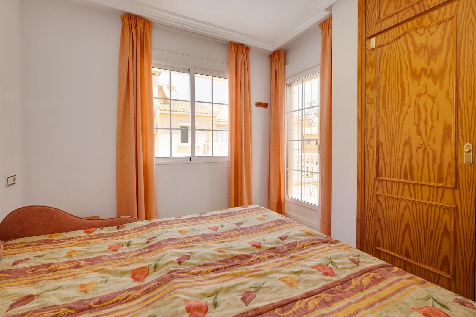 Casa de 2 habitaciones en Alicante / Alacant ciudad en venta - 215.000 € (Ref: 9995429)