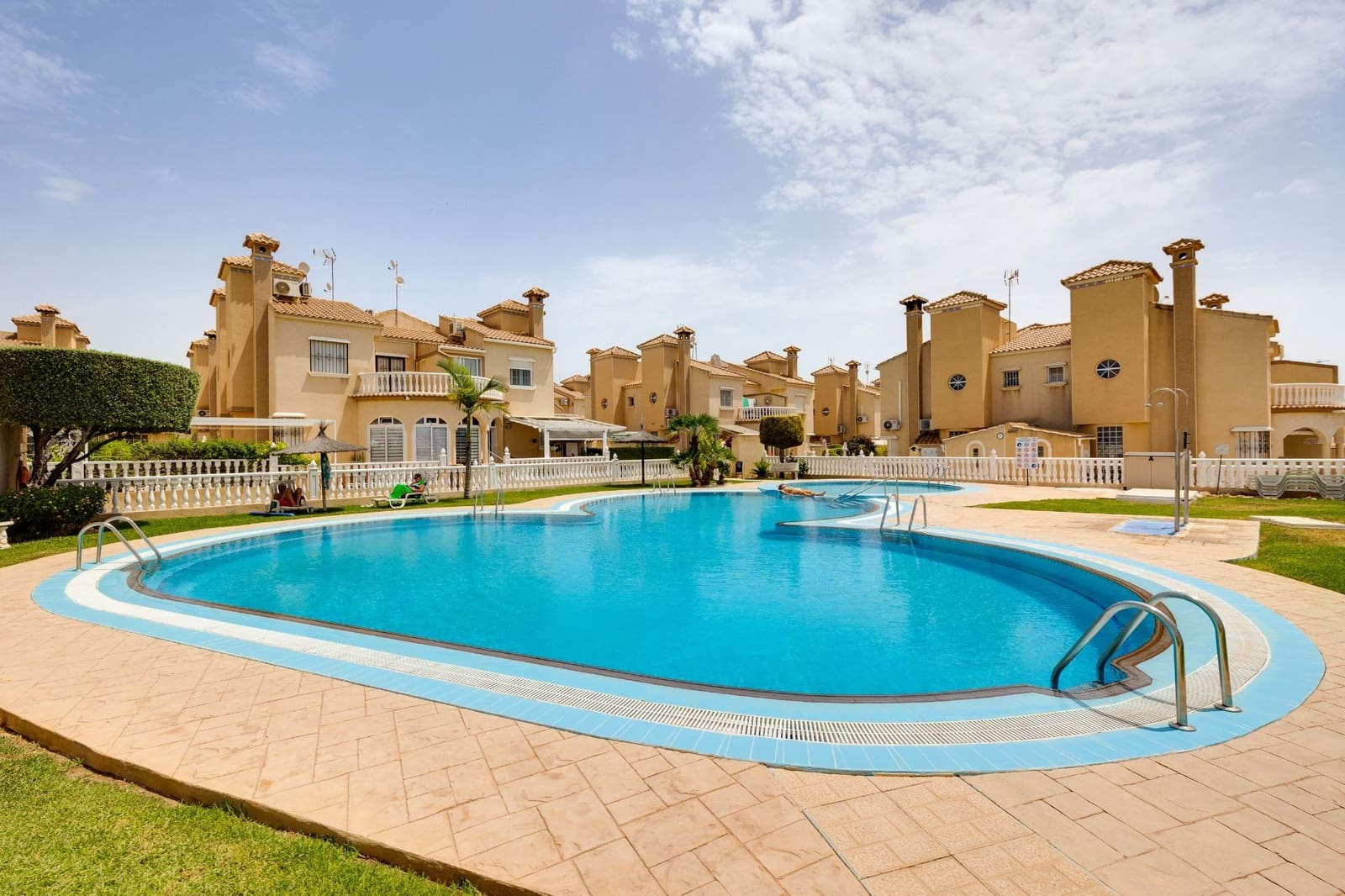 Casa de 2 habitaciones en Alicante / Alacant ciudad en venta - 215.000 € (Ref: 9995429)
