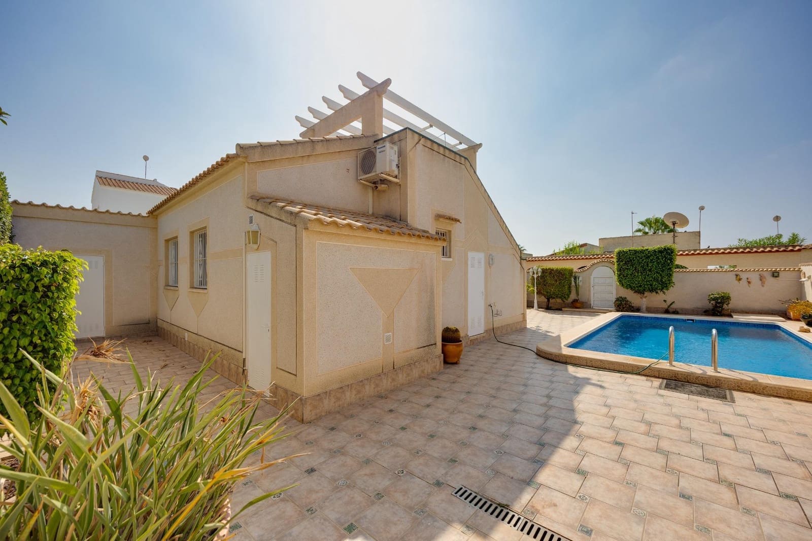2 bedroom Villa for sale in La Florida - € 305,000 (Ref: 9995431)