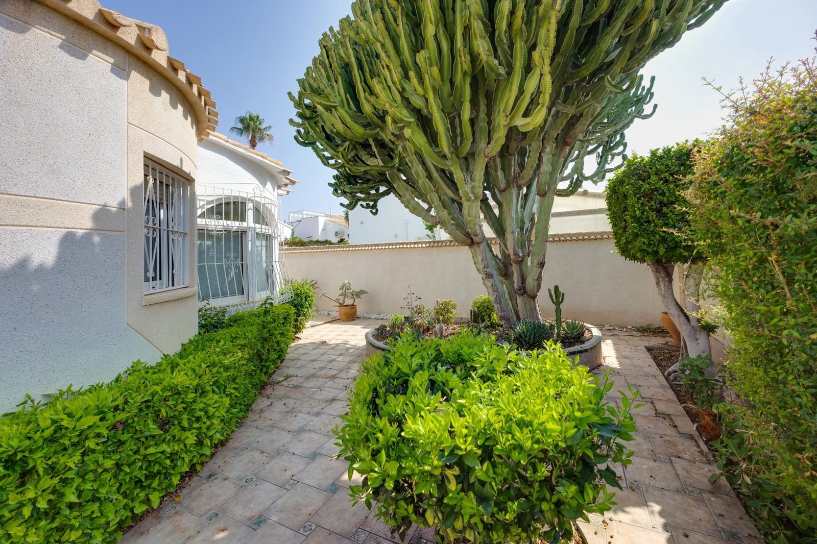 2 bedroom Villa for sale in La Florida - € 305,000 (Ref: 9995431)