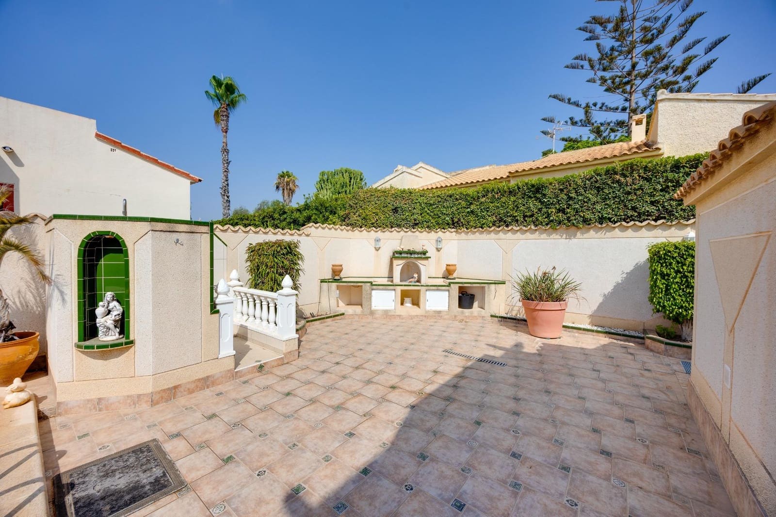 2 bedroom Villa for sale in La Florida - € 305,000 (Ref: 9995431)