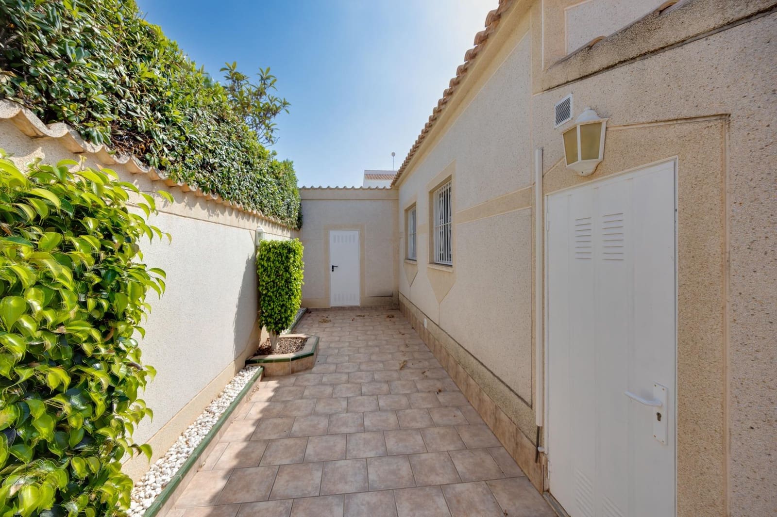 2 bedroom Villa for sale in La Florida - € 305,000 (Ref: 9995431)