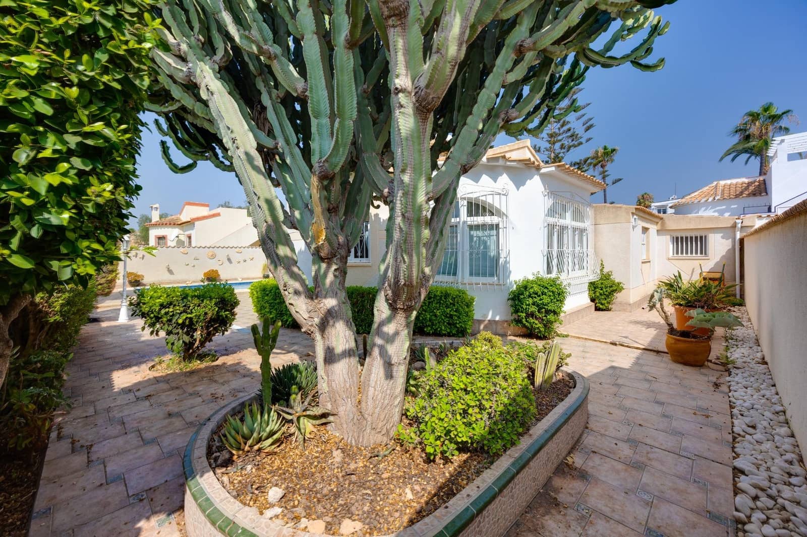 2 bedroom Villa for sale in La Florida - € 305,000 (Ref: 9995431)