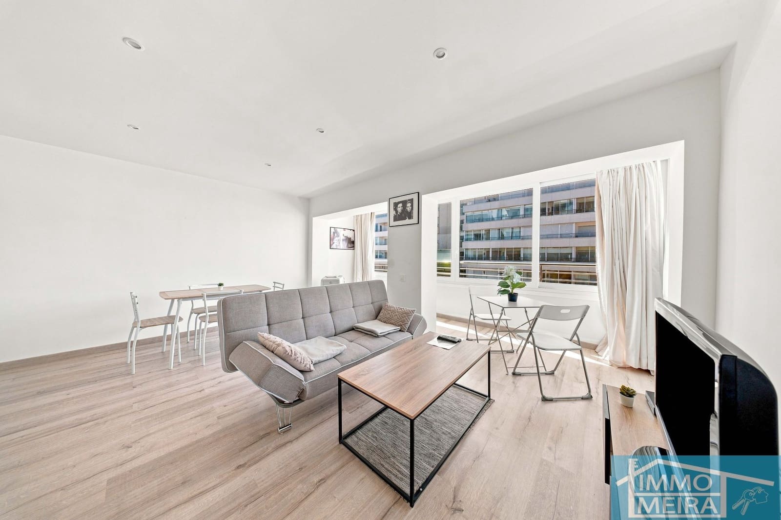 2 bedroom Apartment for sale in Roses with pool garage - € 235,000 (Ref: 10036345)