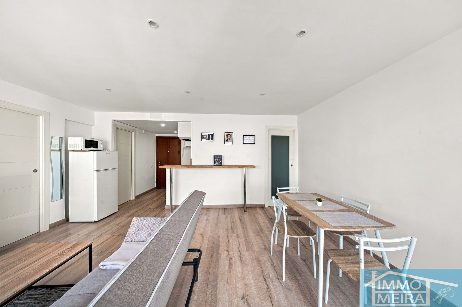 2 bedroom Apartment for sale in Roses with pool garage - € 235,000 (Ref: 10036345)