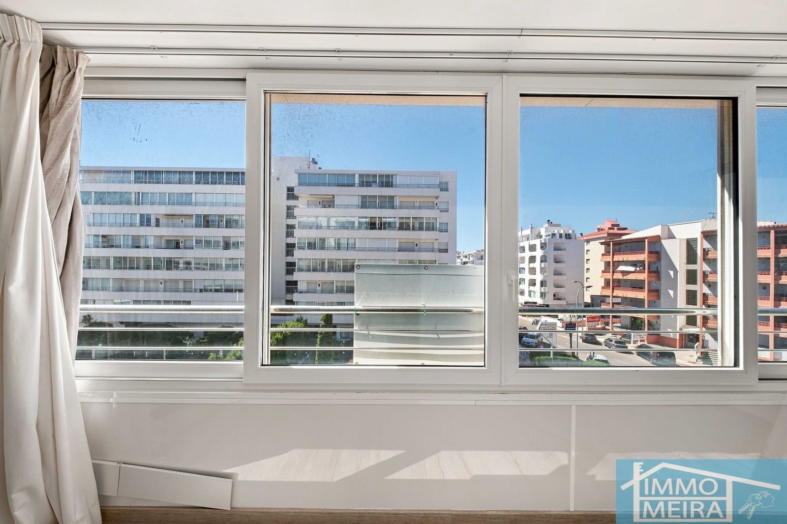 2 bedroom Apartment for sale in Roses with pool garage - € 235,000 (Ref: 10036345)
