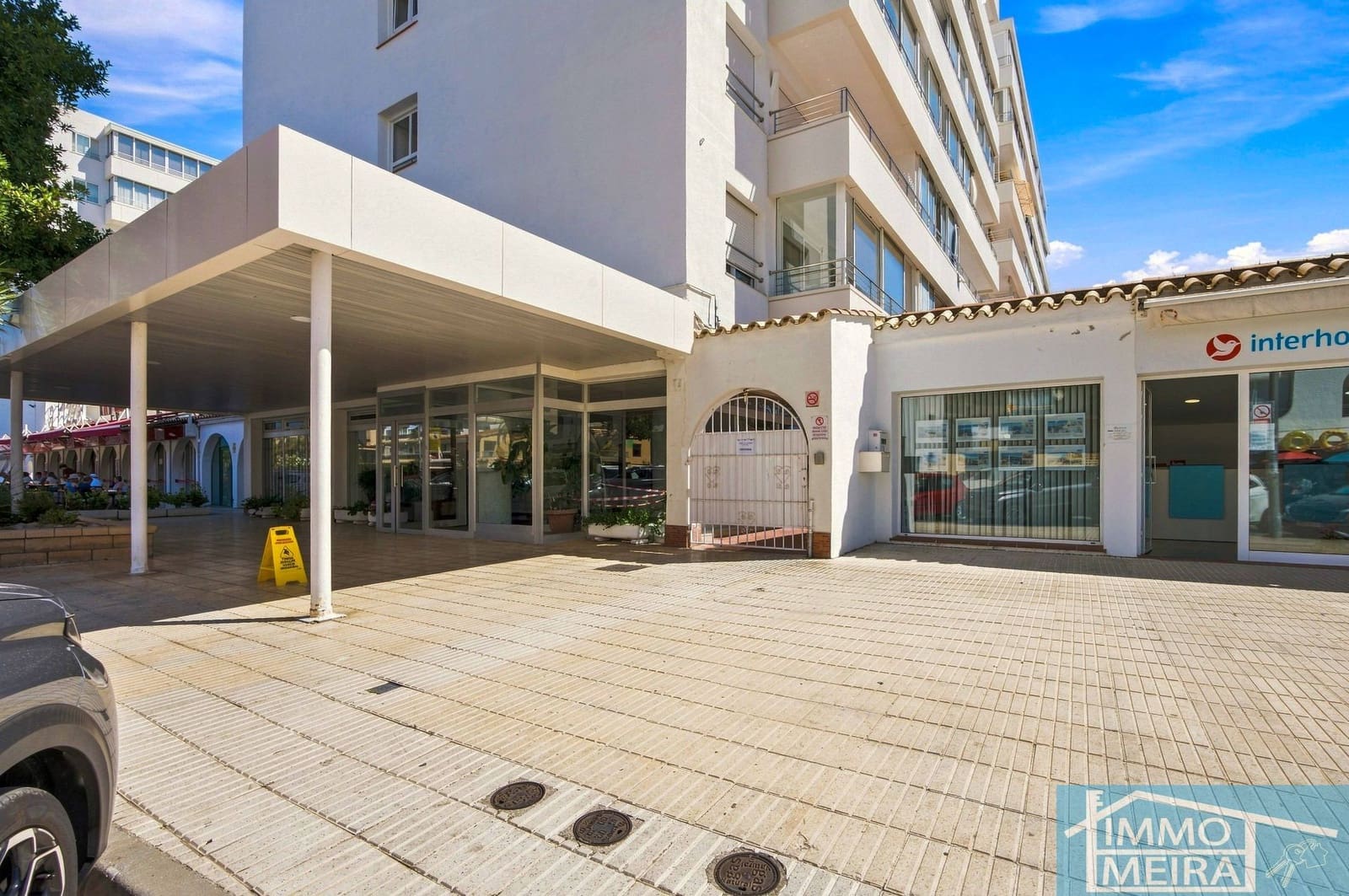 2 bedroom Apartment for sale in Roses with pool garage - € 235,000 (Ref: 10036345)