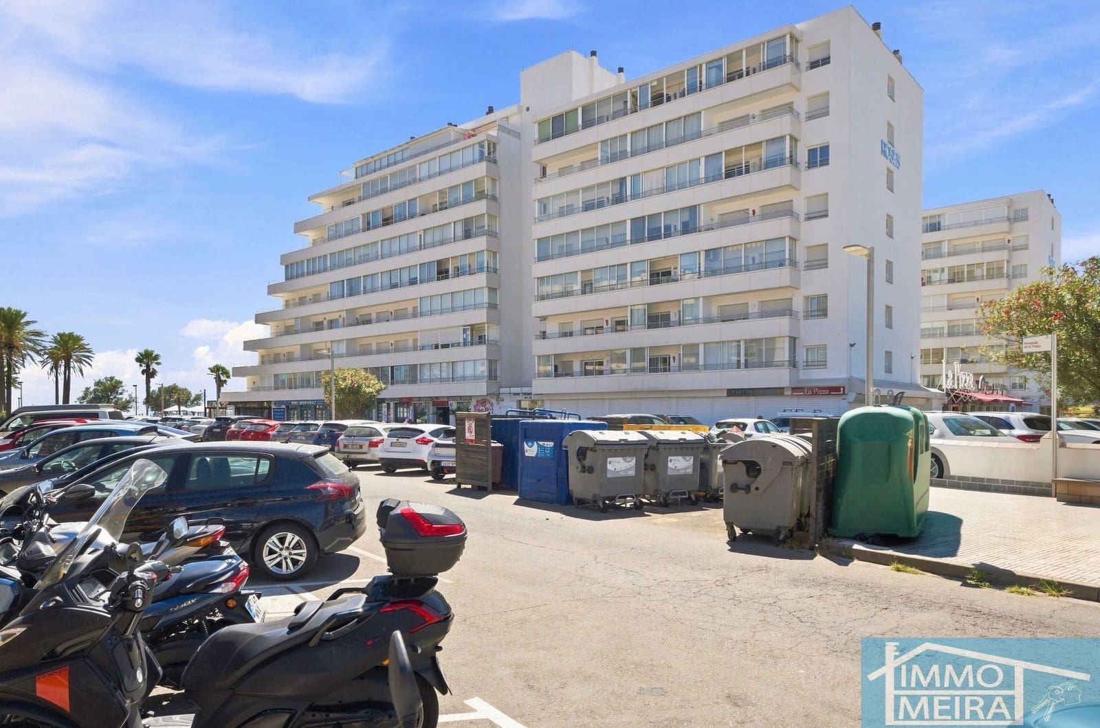 2 bedroom Apartment for sale in Roses with pool garage - € 235,000 (Ref: 10036345)