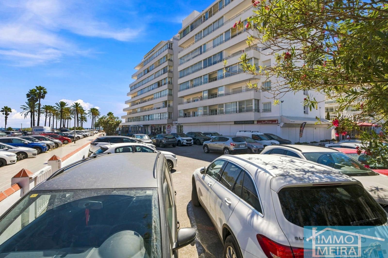 2 bedroom Apartment for sale in Roses with pool garage - € 235,000 (Ref: 10036345)