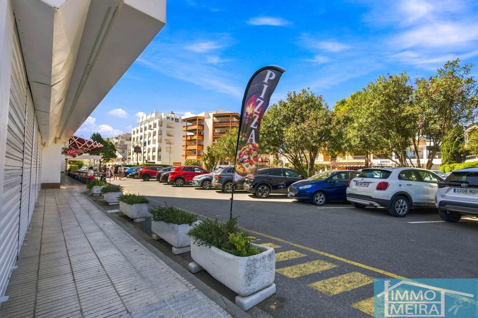 2 bedroom Apartment for sale in Roses with pool garage - € 235,000 (Ref: 10036345)