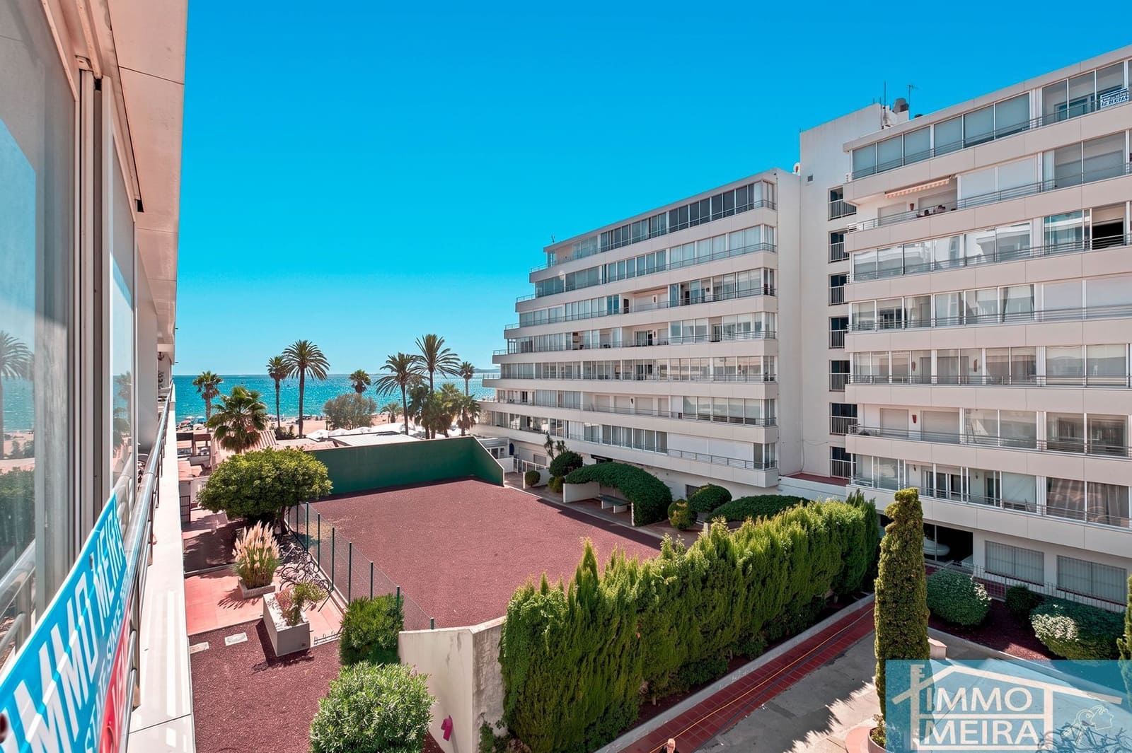 2 bedroom Apartment for sale in Roses with pool garage - € 235,000 (Ref: 10036345)