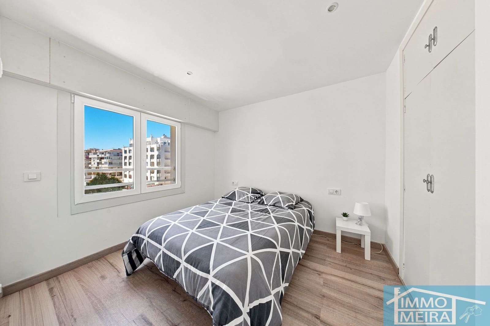 2 bedroom Apartment for sale in Roses with pool garage - € 235,000 (Ref: 10036345)