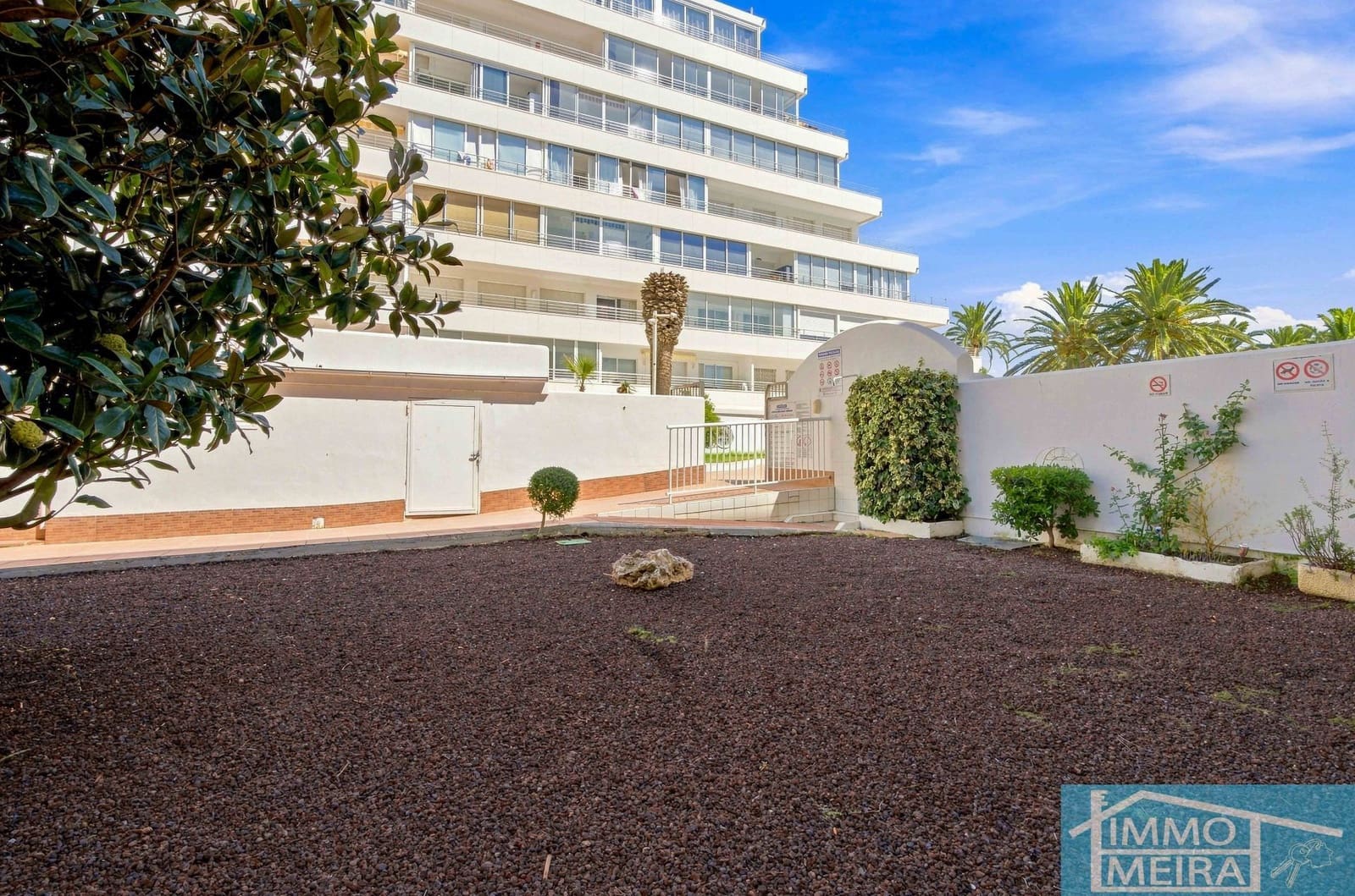 2 bedroom Apartment for sale in Roses with pool garage - € 235,000 (Ref: 10036345)