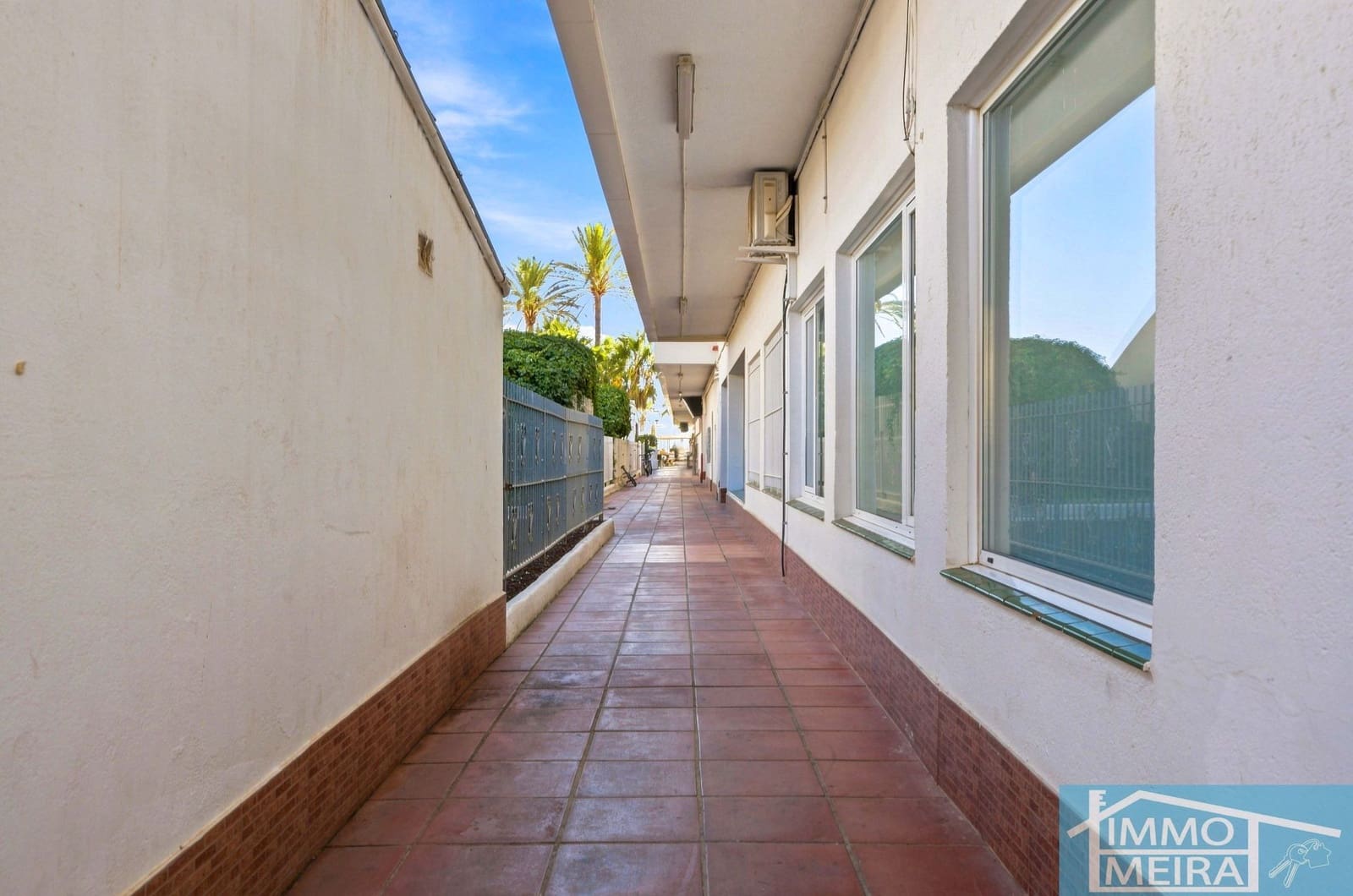 2 bedroom Apartment for sale in Roses with pool garage - € 235,000 (Ref: 10036345)