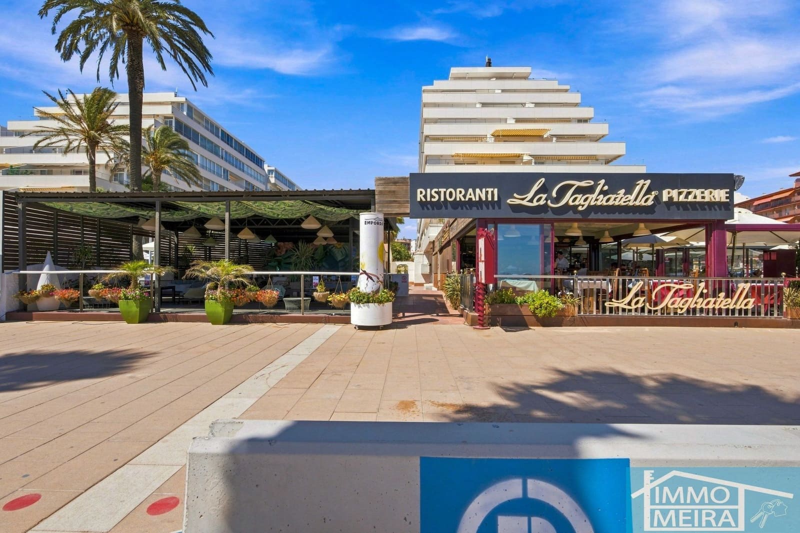 2 bedroom Apartment for sale in Roses with pool garage - € 235,000 (Ref: 10036345)