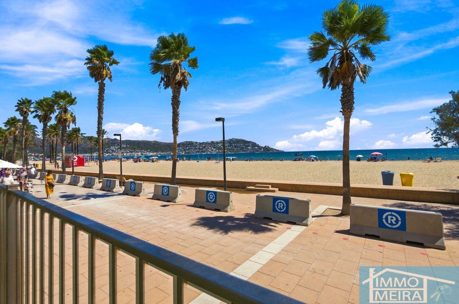 2 bedroom Apartment for sale in Roses with pool garage - € 235,000 (Ref: 10036345)