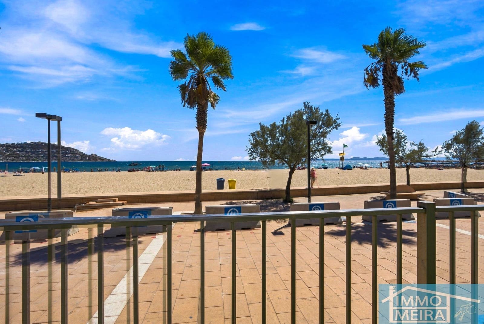2 bedroom Apartment for sale in Roses with pool garage - € 235,000 (Ref: 10036345)