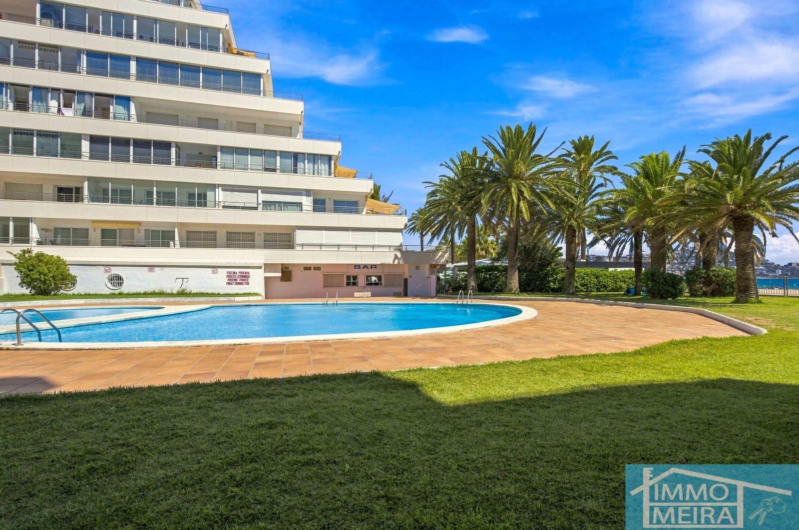 2 bedroom Apartment for sale in Roses with pool garage - € 235,000 (Ref: 10036345)