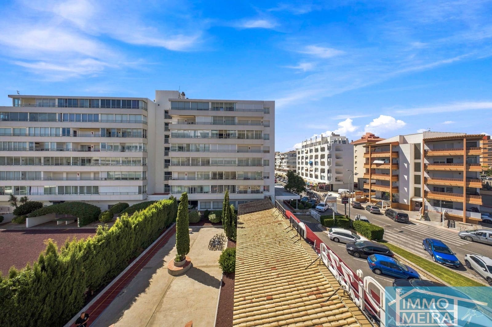 2 bedroom Apartment for sale in Roses with pool garage - € 235,000 (Ref: 10036345)