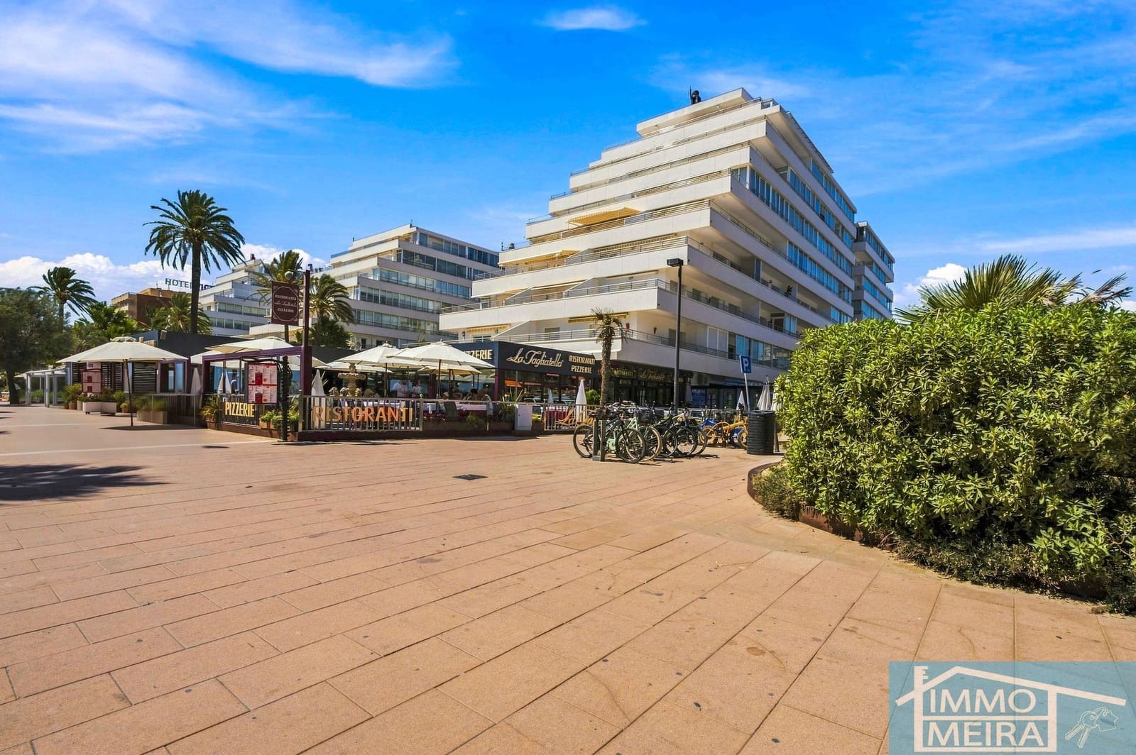 2 bedroom Apartment for sale in Roses with pool garage - € 235,000 (Ref: 10036345)