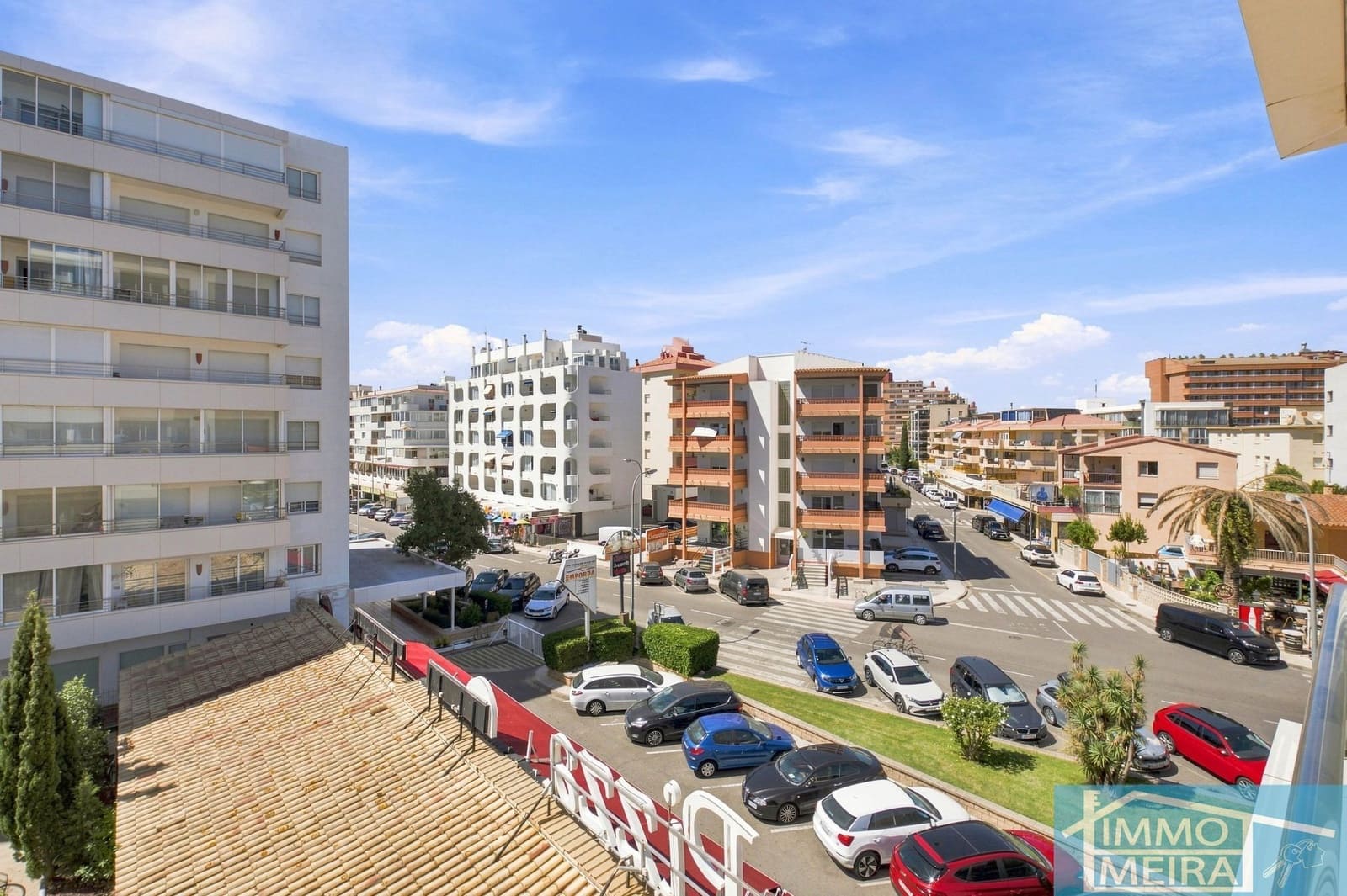 2 bedroom Apartment for sale in Roses with pool garage - € 235,000 (Ref: 10036345)